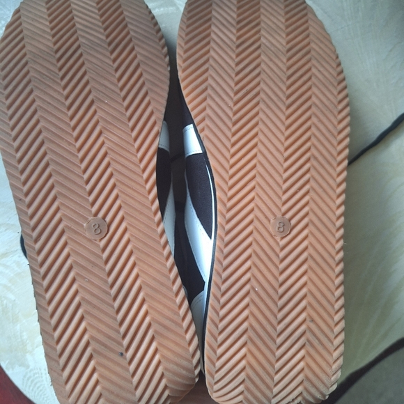 LOFT Black and White Sneakers Size 8 - Picture 6 of 7